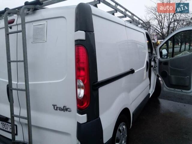 Белый Рено Трафик, объемом двигателя 2 л и пробегом 300 тыс. км за 10100 $, фото 8 на Automoto.ua
