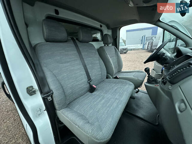 Белый Рено Трафик, объемом двигателя 2 л и пробегом 282 тыс. км за 13300 $, фото 18 на Automoto.ua