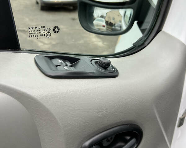 Белый Рено Трафик, объемом двигателя 2 л и пробегом 234 тыс. км за 12100 $, фото 21 на Automoto.ua