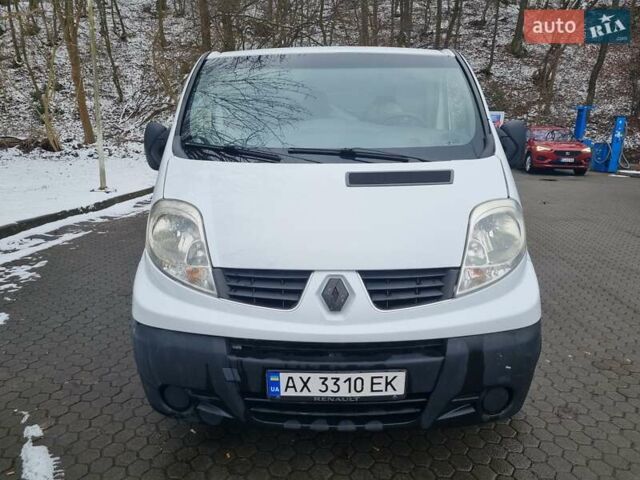 Белый Рено Трафик, объемом двигателя 2 л и пробегом 289 тыс. км за 7500 $, фото 2 на Automoto.ua
