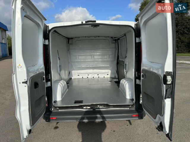 Белый Рено Трафик, объемом двигателя 2 л и пробегом 253 тыс. км за 10700 $, фото 10 на Automoto.ua