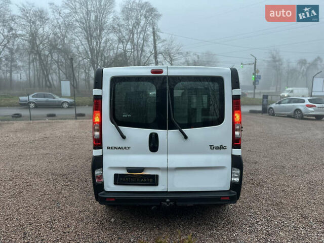 Белый Рено Трафик, объемом двигателя 2 л и пробегом 282 тыс. км за 13300 $, фото 6 на Automoto.ua