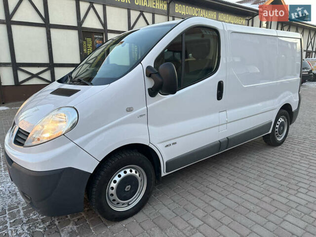 Белый Рено Трафик, объемом двигателя 2 л и пробегом 268 тыс. км за 11900 $, фото 2 на Automoto.ua
