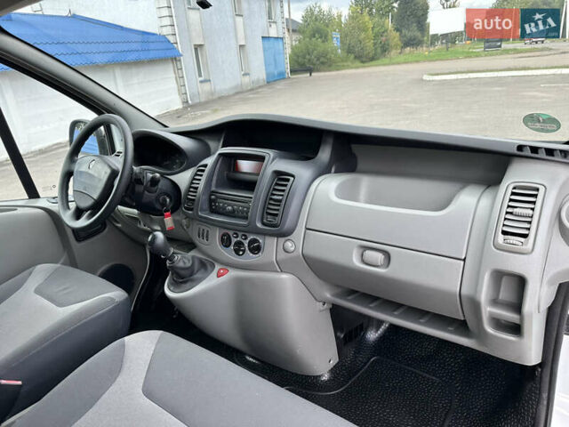 Белый Рено Трафик, объемом двигателя 2 л и пробегом 253 тыс. км за 10700 $, фото 36 на Automoto.ua