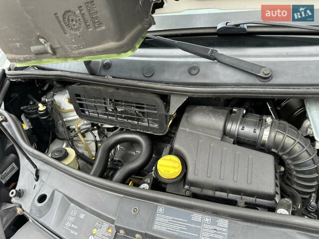 Белый Рено Трафик, объемом двигателя 2 л и пробегом 253 тыс. км за 10700 $, фото 39 на Automoto.ua