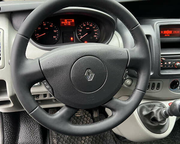 Белый Рено Трафик, объемом двигателя 2 л и пробегом 234 тыс. км за 12100 $, фото 18 на Automoto.ua