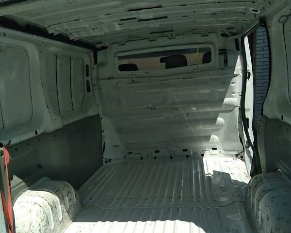 Белый Рено Трафик, объемом двигателя 2 л и пробегом 300 тыс. км за 10100 $, фото 11 на Automoto.ua