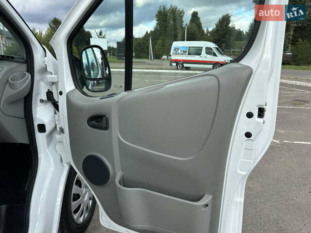 Белый Рено Трафик, объемом двигателя 2 л и пробегом 253 тыс. км за 10700 $, фото 33 на Automoto.ua