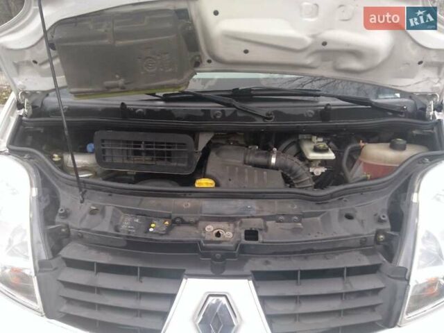 Белый Рено Трафик, объемом двигателя 2 л и пробегом 300 тыс. км за 10100 $, фото 19 на Automoto.ua