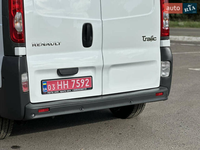 Белый Рено Трафик, объемом двигателя 2 л и пробегом 253 тыс. км за 10700 $, фото 8 на Automoto.ua
