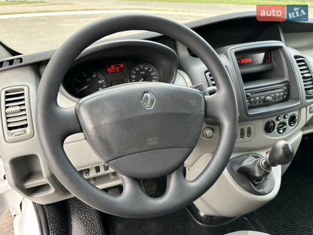 Белый Рено Трафик, объемом двигателя 2 л и пробегом 253 тыс. км за 10700 $, фото 31 на Automoto.ua