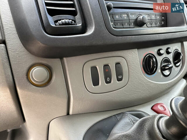 Белый Рено Трафик, объемом двигателя 2 л и пробегом 253 тыс. км за 10700 $, фото 27 на Automoto.ua