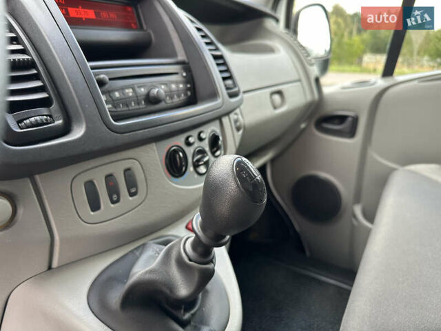 Белый Рено Трафик, объемом двигателя 2 л и пробегом 253 тыс. км за 10700 $, фото 30 на Automoto.ua