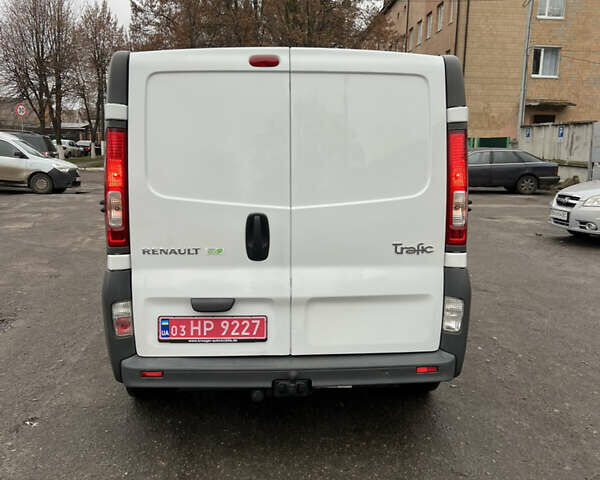 Белый Рено Трафик, объемом двигателя 2 л и пробегом 234 тыс. км за 12100 $, фото 4 на Automoto.ua
