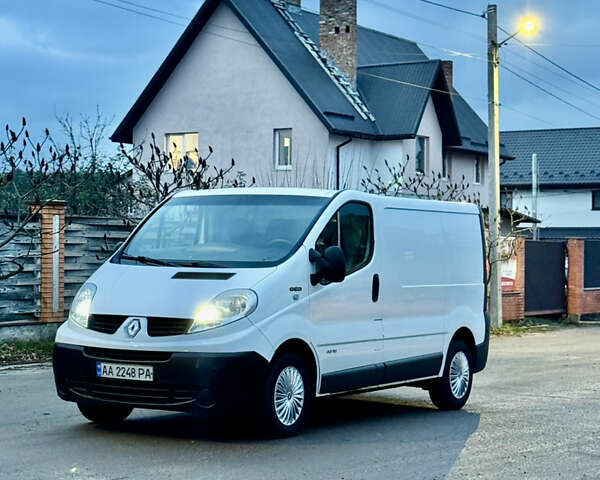 Белый Рено Трафик, объемом двигателя 2 л и пробегом 205 тыс. км за 10700 $, фото 1 на Automoto.ua