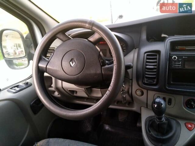 Белый Рено Трафик, объемом двигателя 2 л и пробегом 300 тыс. км за 10100 $, фото 13 на Automoto.ua