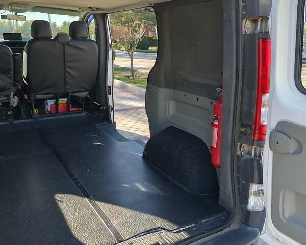 Білий Рено Трафік, об'ємом двигуна 2 л та пробігом 400 тис. км за 11000 $, фото 12 на Automoto.ua