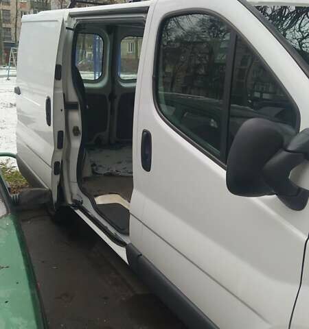 Белый Рено Трафик, объемом двигателя 2 л и пробегом 208 тыс. км за 12500 $, фото 2 на Automoto.ua