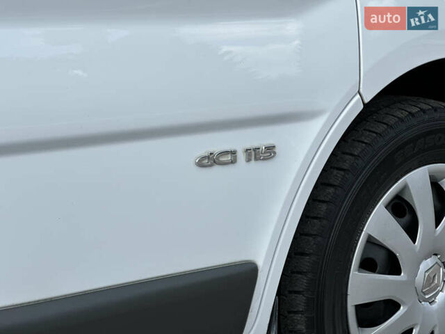 Белый Рено Трафик, объемом двигателя 2 л и пробегом 253 тыс. км за 10700 $, фото 5 на Automoto.ua