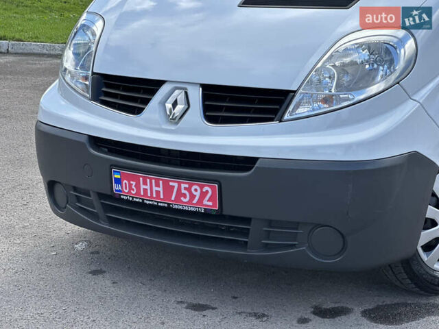 Белый Рено Трафик, объемом двигателя 2 л и пробегом 253 тыс. км за 10700 $, фото 1 на Automoto.ua