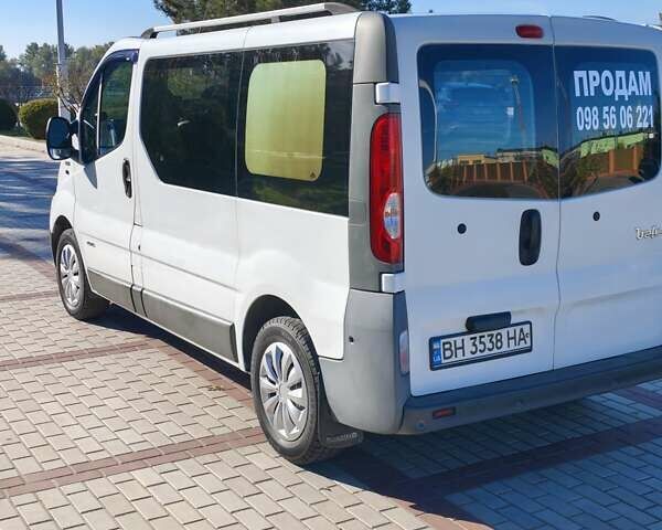 Білий Рено Трафік, об'ємом двигуна 2 л та пробігом 400 тис. км за 11000 $, фото 5 на Automoto.ua