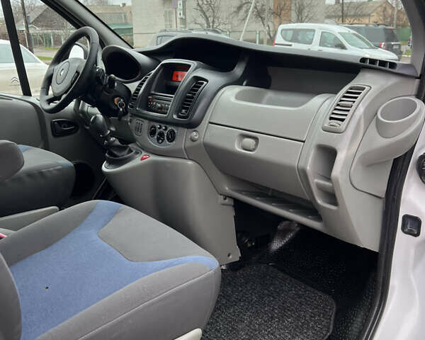 Белый Рено Трафик, объемом двигателя 2 л и пробегом 234 тыс. км за 12100 $, фото 10 на Automoto.ua