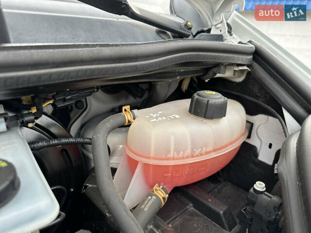 Белый Рено Трафик, объемом двигателя 2 л и пробегом 253 тыс. км за 10700 $, фото 40 на Automoto.ua