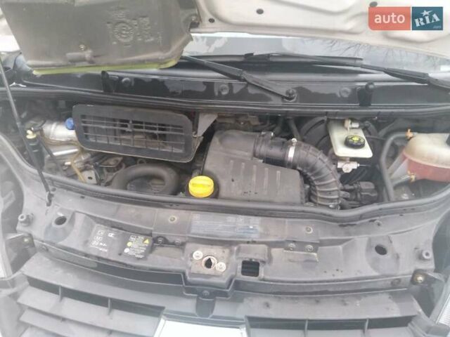 Белый Рено Трафик, объемом двигателя 2 л и пробегом 300 тыс. км за 10100 $, фото 20 на Automoto.ua