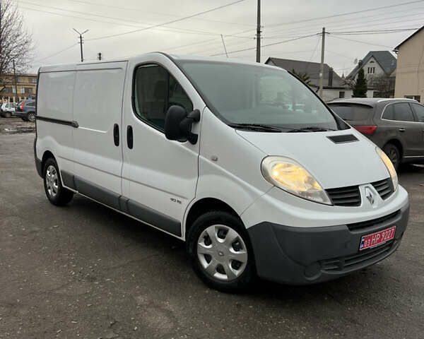 Белый Рено Трафик, объемом двигателя 2 л и пробегом 234 тыс. км за 12100 $, фото 2 на Automoto.ua