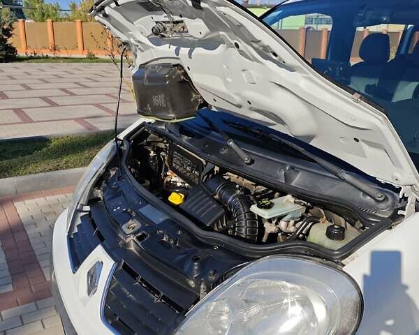 Білий Рено Трафік, об'ємом двигуна 2 л та пробігом 400 тис. км за 11000 $, фото 18 на Automoto.ua