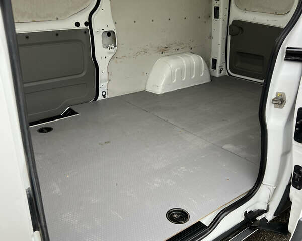 Белый Рено Трафик, объемом двигателя 2 л и пробегом 234 тыс. км за 12100 $, фото 13 на Automoto.ua