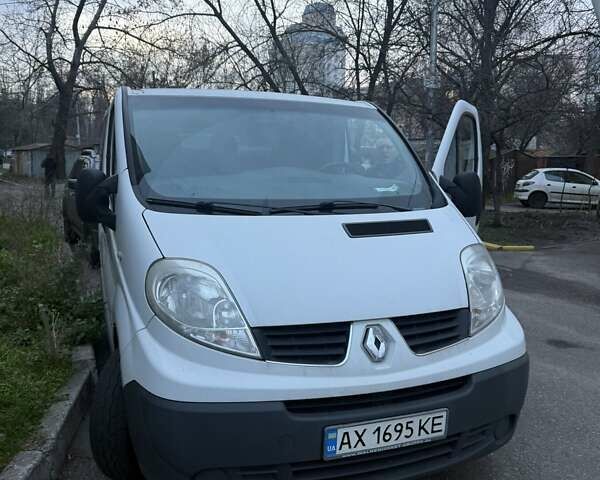 Белый Рено Трафик, объемом двигателя 2 л и пробегом 275 тыс. км за 13000 $, фото 6 на Automoto.ua