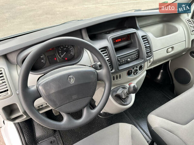 Белый Рено Трафик, объемом двигателя 2 л и пробегом 253 тыс. км за 10700 $, фото 32 на Automoto.ua