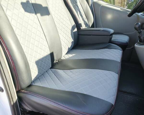 Білий Рено Трафік, об'ємом двигуна 2 л та пробігом 400 тис. км за 11000 $, фото 15 на Automoto.ua