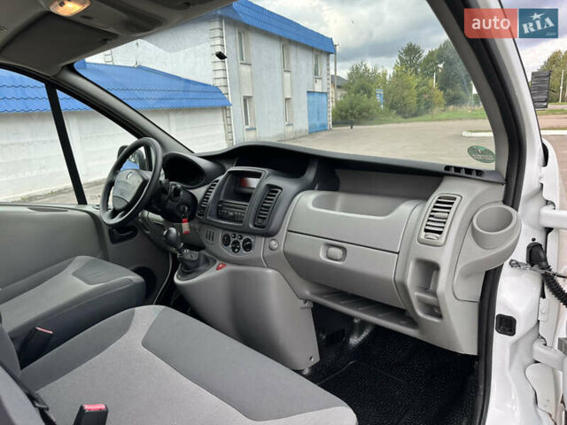 Белый Рено Трафик, объемом двигателя 2 л и пробегом 253 тыс. км за 10700 $, фото 34 на Automoto.ua