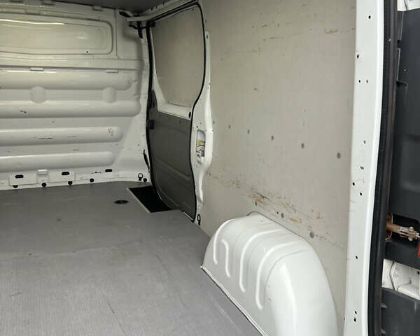 Белый Рено Трафик, объемом двигателя 2 л и пробегом 234 тыс. км за 12100 $, фото 7 на Automoto.ua