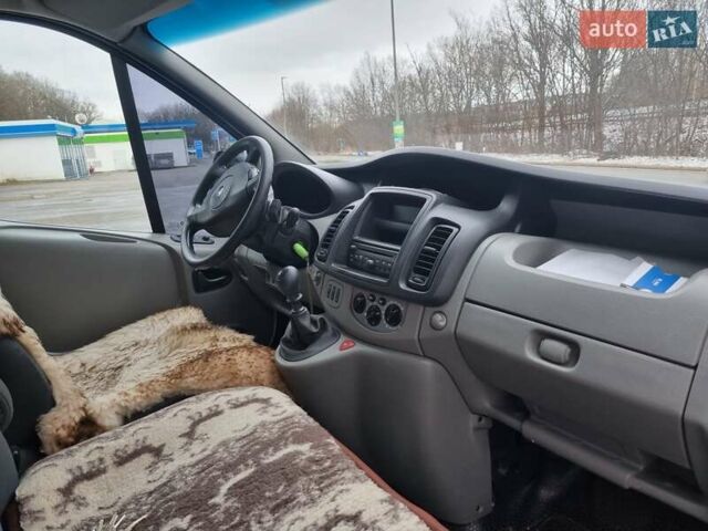 Белый Рено Трафик, объемом двигателя 2 л и пробегом 289 тыс. км за 7500 $, фото 1 на Automoto.ua