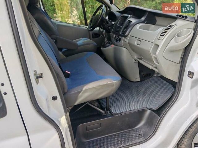 Белый Рено Трафик, объемом двигателя 2 л и пробегом 199 тыс. км за 11900 $, фото 3 на Automoto.ua
