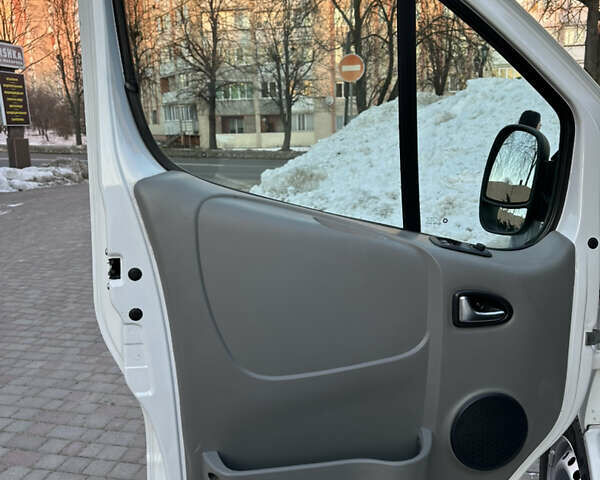 Белый Рено Трафик, объемом двигателя 2 л и пробегом 268 тыс. км за 11900 $, фото 29 на Automoto.ua
