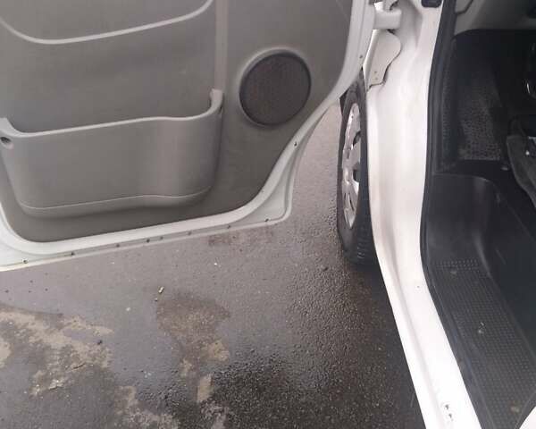 Белый Рено Трафик, объемом двигателя 2 л и пробегом 300 тыс. км за 10100 $, фото 16 на Automoto.ua