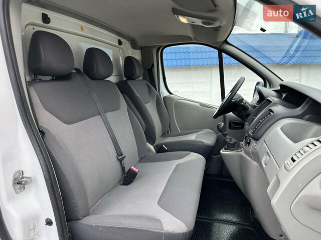 Белый Рено Трафик, объемом двигателя 2 л и пробегом 253 тыс. км за 10700 $, фото 35 на Automoto.ua