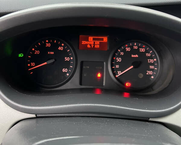 Белый Рено Трафик, объемом двигателя 2 л и пробегом 234 тыс. км за 12100 $, фото 17 на Automoto.ua