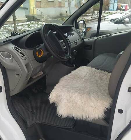 Белый Рено Трафик, объемом двигателя 2 л и пробегом 208 тыс. км за 12500 $, фото 7 на Automoto.ua