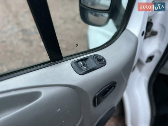 Белый Рено Трафик, объемом двигателя 2 л и пробегом 282 тыс. км за 13300 $, фото 10 на Automoto.ua