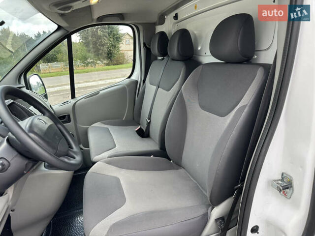 Белый Рено Трафик, объемом двигателя 2 л и пробегом 253 тыс. км за 10700 $, фото 21 на Automoto.ua