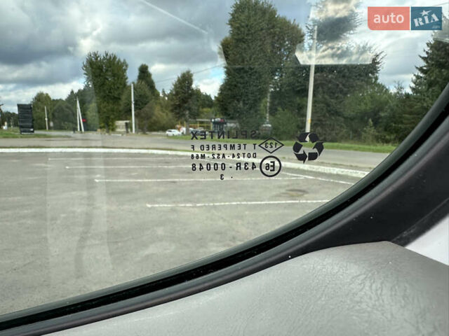 Белый Рено Трафик, объемом двигателя 2 л и пробегом 253 тыс. км за 10700 $, фото 38 на Automoto.ua