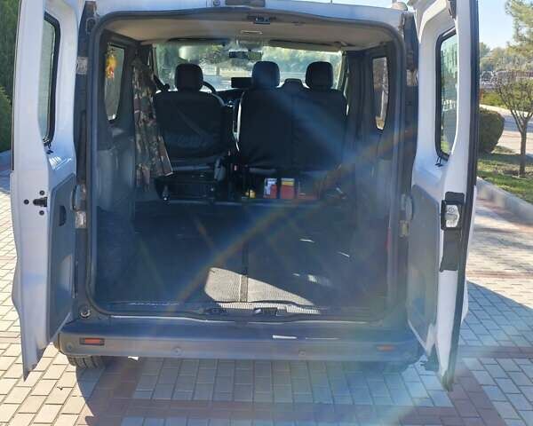 Білий Рено Трафік, об'ємом двигуна 2 л та пробігом 400 тис. км за 11000 $, фото 4 на Automoto.ua