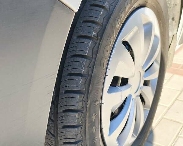 Білий Рено Трафік, об'ємом двигуна 2 л та пробігом 400 тис. км за 11000 $, фото 2 на Automoto.ua