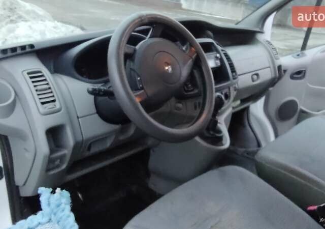 Белый Рено Трафик, объемом двигателя 2 л и пробегом 300 тыс. км за 10100 $, фото 15 на Automoto.ua