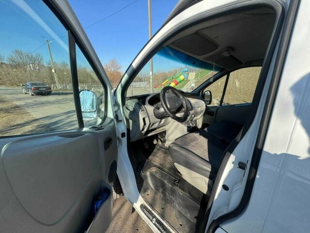 Белый Рено Трафик, объемом двигателя 2 л и пробегом 333 тыс. км за 8000 $, фото 2 на Automoto.ua